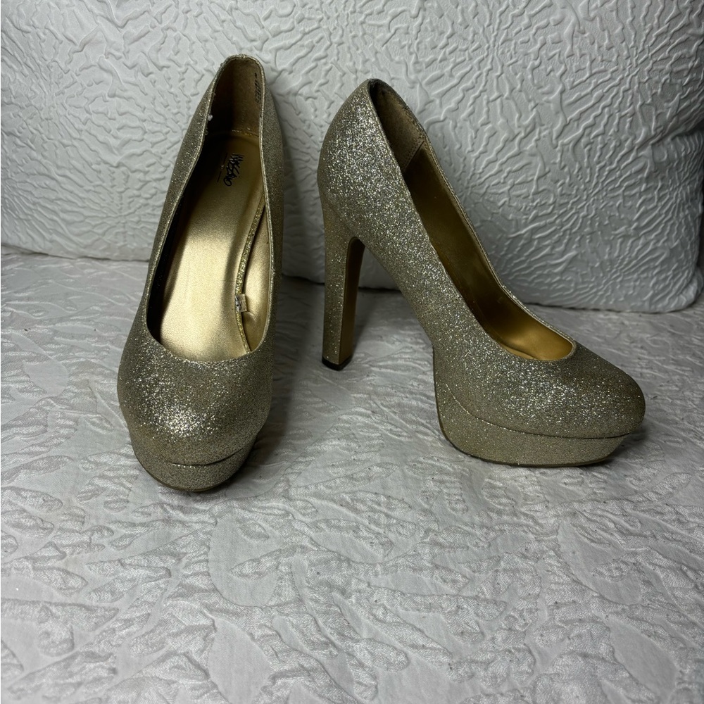 Speaking platform heels size 8
